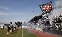 Die Fans der Nordkurve stimmten die Sturm-Profis beim Abschlusstraining auf das Derby ein.