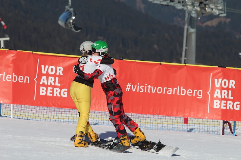 Martina Ankele und ihre Finalgegenerin Aurelia Buccioni feierten. (Bild: Peter Weihs/Kronenzeitung)