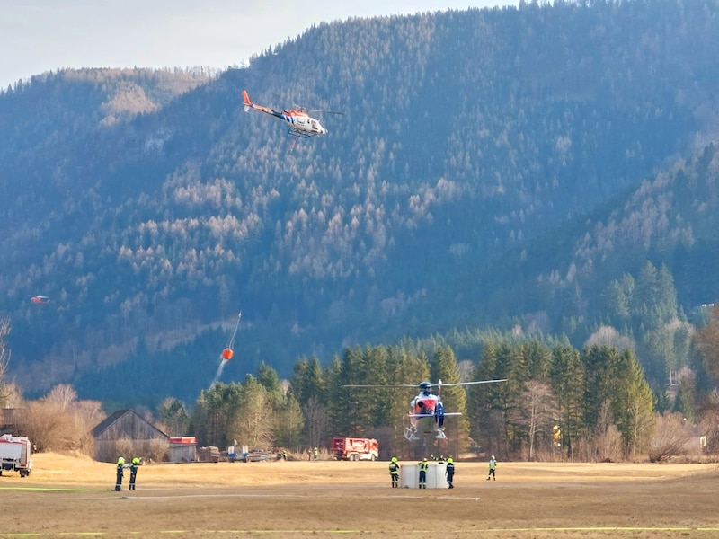 The air service with 50 firefighters also took part in fighting the fire. (Bild: NÖ LFK)