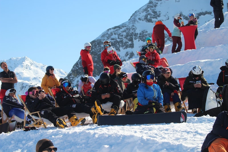 Zahlreiche Fans waren auf den Schafberg gepilgert. (Bild: Peter Weihs/Kronenzeitung)