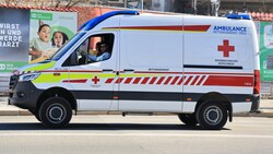 Ein Spieler musste mit Verdacht auf Nasenbeinbruch in das Krankenhaus gebracht werden. ...