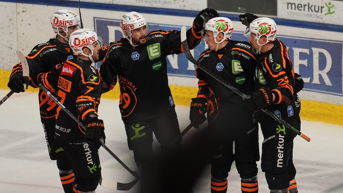 Der Kader der 99ers wird teilweise adaptiert.