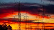 Die neue 380-kV-Salzburgleitung ersetzt Hunderte alte Strommasten quer übers Land.