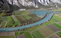 In einem 14 km langen Triebwasserstollen wird Wasser, das in Imst bereits Strom erzeugt hat, in ...
