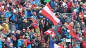 Unter den vielen norwegischen Fans waren auch viele rot-weiß-rote Fahnen zu sehen.