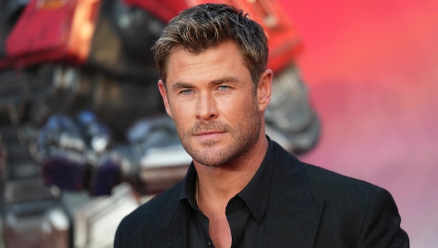 Schlüpft der australische Schauspieler Chris Hemsworth demnächst in die 007-Rolle?  (Bild: Scott A Garfitt / AP / picturedesk.com)