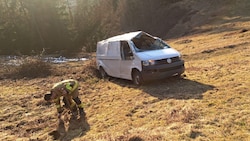 Das Auto wurde schwer beschädigt. (Bild: Freiwillige Feuerwehr Krispl)