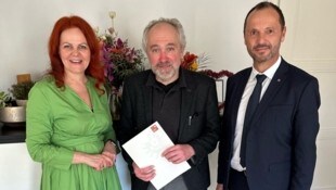 Bildungslandesrätin Cornelia Hagele mit dem neuen Direktor des TLK, Max Bauer (Mitte) und Helmut ...
