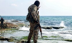 Mit der syrischen Übergangsregierung verbündete Kämpfer in der Küstenprovinz Latakia