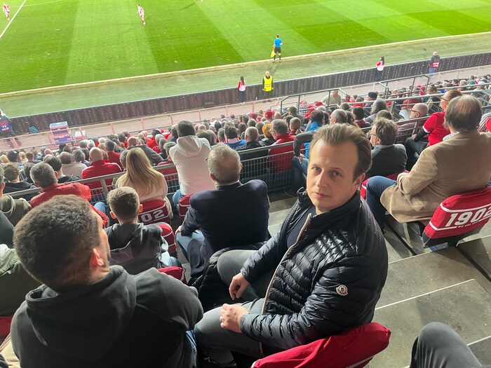 Landesrat Karlheinz Kornhäusl leistete im Stadion sofort Erste Hilfe.