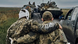 Verwundete ukrainische Soldaten in der Region Charkiw (Bild: AP)