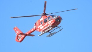 Der Schwerverletzte wurde mit dem Hubschrauber ins Krankenhaus gebracht (Symbolfoto)
