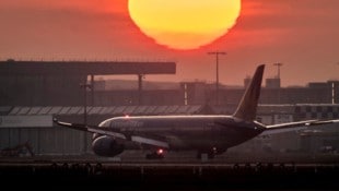 Der Flughafen Frankfurt ist einer der bestreikten Airports. (Bild: AP)