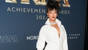 Rihanna teilte zum internationalen Frauentag auf Instagram Fotos, die nach den Geburten ihrer Söhne entstanden waren. (Bild: APA/Getty Images via AFP/GETTY IMAGES/Dia Dipasupil)