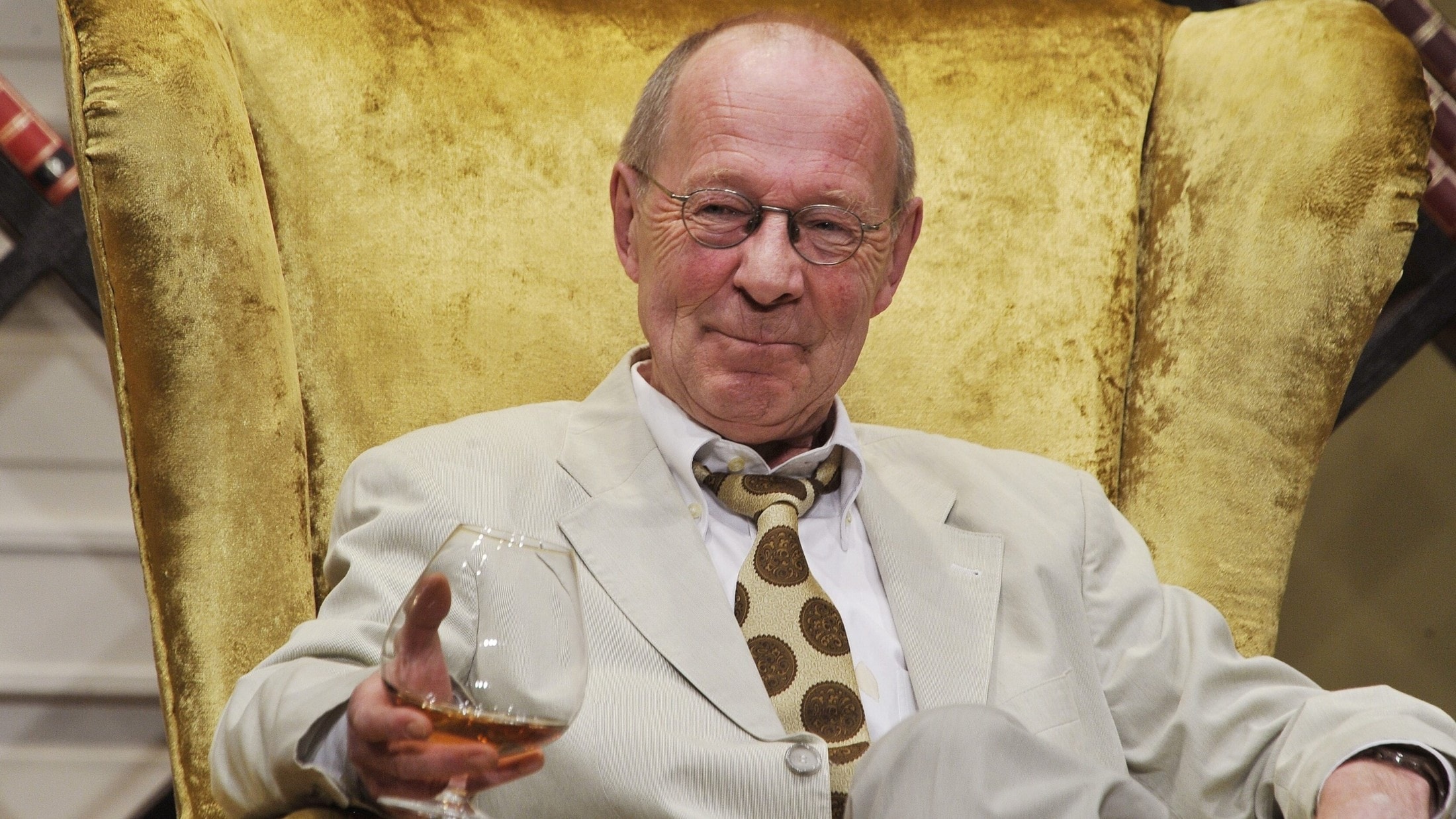 Mourning for TV star - Actor Hans Peter Korff passes away at 82 | krone.at
