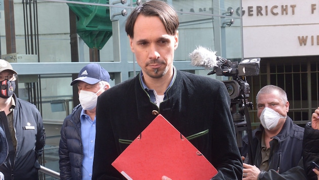 Der rechte Martin Rutter tritt demnächst in Niederösterreich auf.