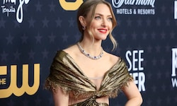 Das goldene Vintage-Kleid von Amanda Seyfried fiel bei den Critics Choice Awards vor zwei Jahren ...