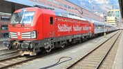 Ankunft eines Snälltåget-Zuges am Innsbrucker Hauptbahnhof. Die Strecke Stockholm-Innsbruck wird ...