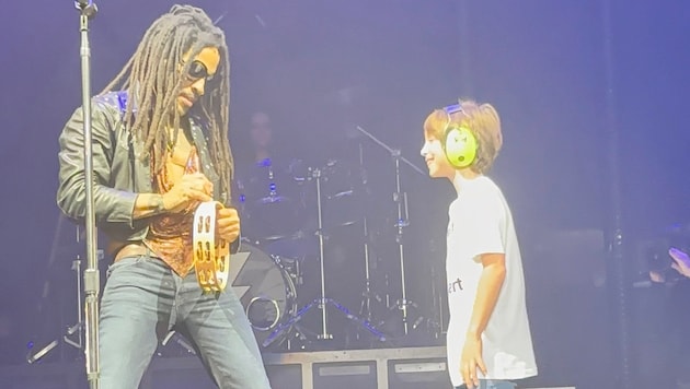 Lenny Kravitz gave a young fan in Vienna a very special treat. (Bild: Christian Steyrer/Leserreporter)