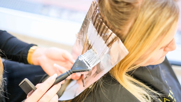 There are a few things to bear in mind when caring for your hair. (Bild: Horst Einöder/Flashpictures)