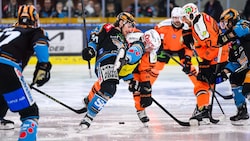 In der Viertelfinal-Serie zwischen den Graz99ers und den Black Wings Linz geht es nicht gerade zimperlich zu. (Bild: GEPA)