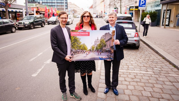 Mobilitätsagenturchef Martin Blum, Verkehrsstadträtin Ulli Sima (SPÖ) und Bezirksvorsteher Erich Hohenberger (SPÖ) am Rochusmarkt. Der beliebte Markt wird schon bald zur Begegnungszone. (Bild: Eva Manhart)