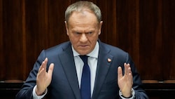 Donald Tusk kritisiert den schroffen Umgangston der USA. (Bild: AP Photo/Czarek Sokolowski)