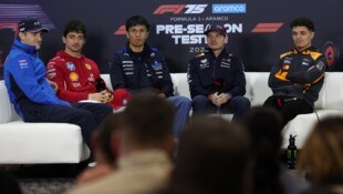 Lando Norris (re.) ist für die Buchmacher der Favorit auf den WM-Titel. (Bild: EPA/ALI HAIDER)