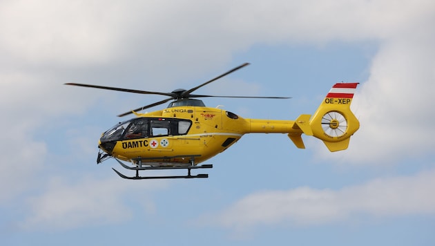 Das Unfallopfer wurde mit dem Rettungshubschrauber ins Krankenhaus gebracht.