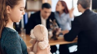 Kinder leiden im Fall einer Trennung ganz besonders, vor allem wenn die Eltern auch noch ...