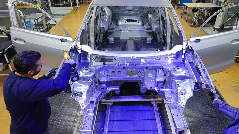 In den nächsten fünf Jahren sollen 35.000 Arbeitsplätze in Deutschland wegfallen. (Bild: EPA/Hannibal Hanschke)