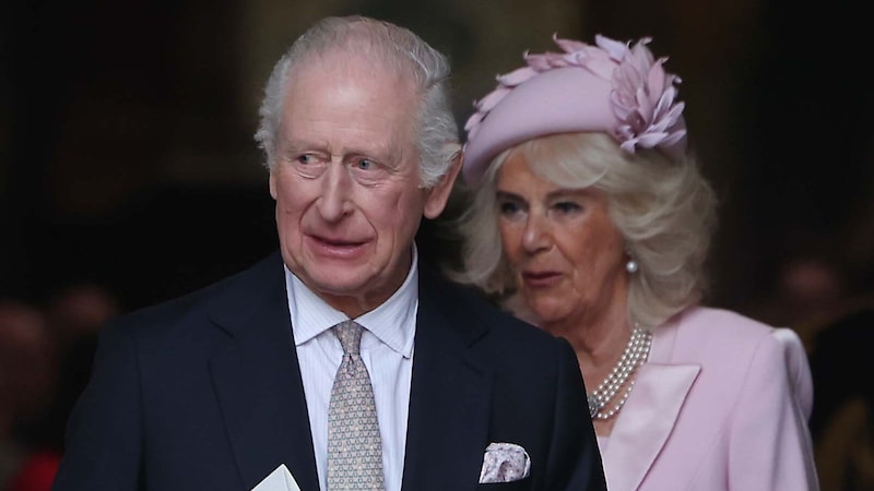 König Charles III. und Camilla (Bild: EPA/NEIL HALL)