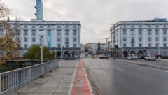 Ab April 2025 werden auf der Nibelungenbrücke provisorische Radfahrstreifen eingerichtet. (Bild: MARK SENGSTBRATL)