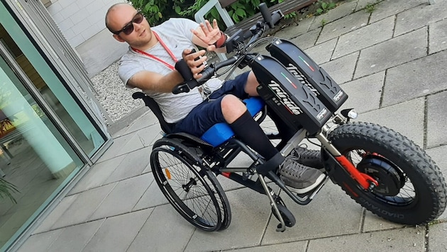 Michael Neubauer has to pay for special wheelchairs - in part - out of his own pocket. (Bild: zVg)