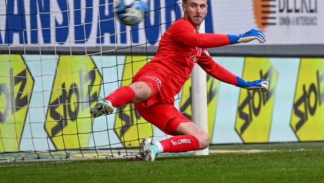 Portsmouth-Torhüter Nicolas Schmid trifft auf Plymouth mit Trainer Miron Muslic. (Bild: GEPA)