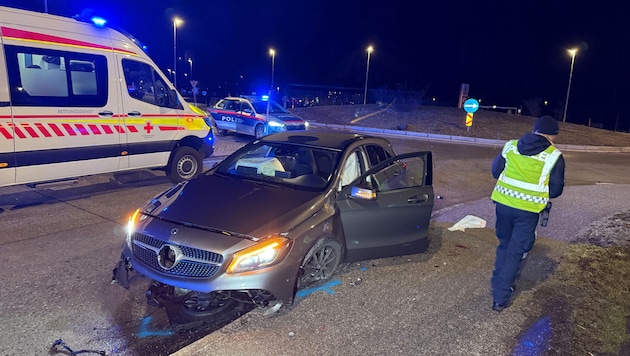 The Mercedes came to a standstill badly damaged. (Bild: ZOOM Tirol)