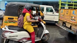 Auf den Straßen von Chennai finden sich noch wenige E-Autos, dafür jede Menge Tuk Tuks und Mopeds. (Bild: Fanny Gasser)