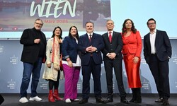 Bürgermeister Michael Ludwig mit SPÖ Wien-Klubobmann Joe Taucher und den SPÖ-Stadträten der ...