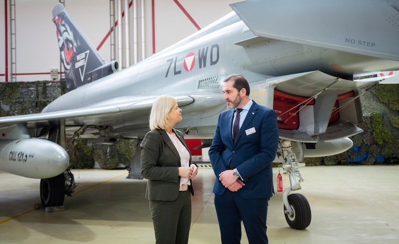 Best relationship: Tanner with Eurofighter boss Jorge Degenhardt in Zeltweg (Bild: CARINA KARLOVITS)