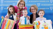 Valentina, Moritz und Emma mit Landeshauptfrau Johanna Mikl-Leitner und Landesrätin Christiane ...