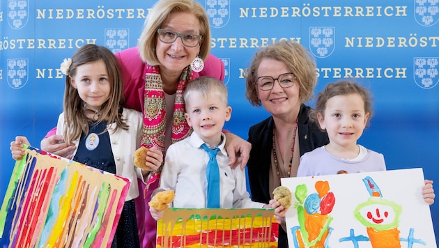 Valentina, Moritz and Emma with Governor Johanna Mikl-Leitner and Provincial Councillor Christiane Teschl-Hofmeister. (Bild: NLK Filzwieser)