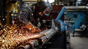 Unternehmer hoffen auf zündenden Funken, damit Konjunkturmotor endlich anspringt.