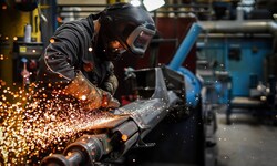 Trotz der kriselnden Industrie stieg die Zahl der Beschäftigten leicht um 0,1 Prozent auf ...