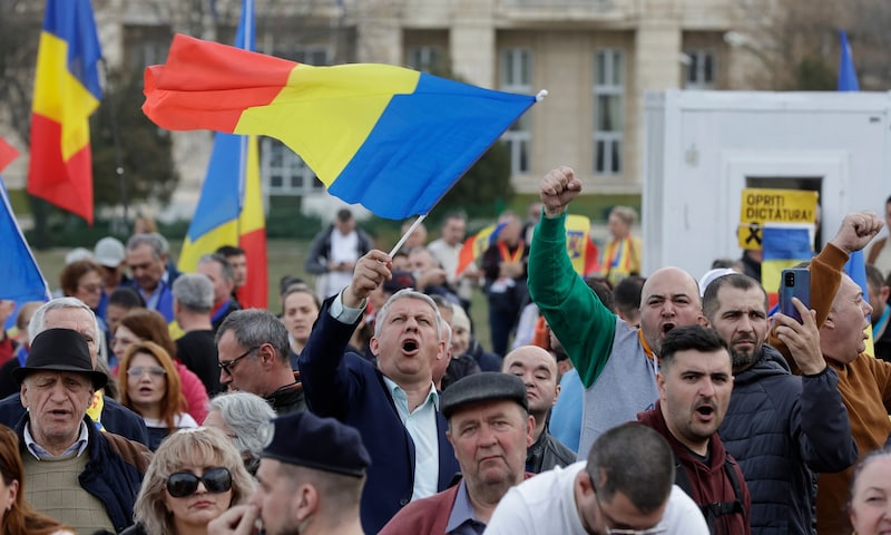 Georgescu-Unterstützer vor dem Verfassungsgericht (Bild: ROBERT GHEMENT)