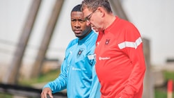 Teamchef Ralf Rangnick (re.) bekommt Rückendeckung von David Alaba. (Bild: GEPA)
