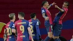 Die Spieler des FC Barcelona jubelten über den Aufstieg ins CL-Viertelfinale. (Bild: AFP/LLUIS GENE)