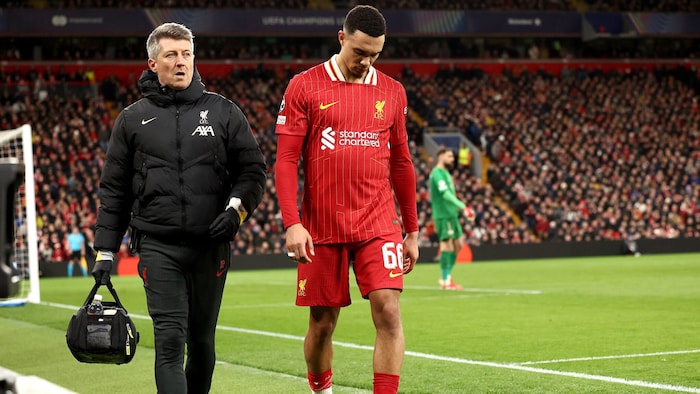 Trent Alexander-Arnold ging traurig in Richtung Kabine.