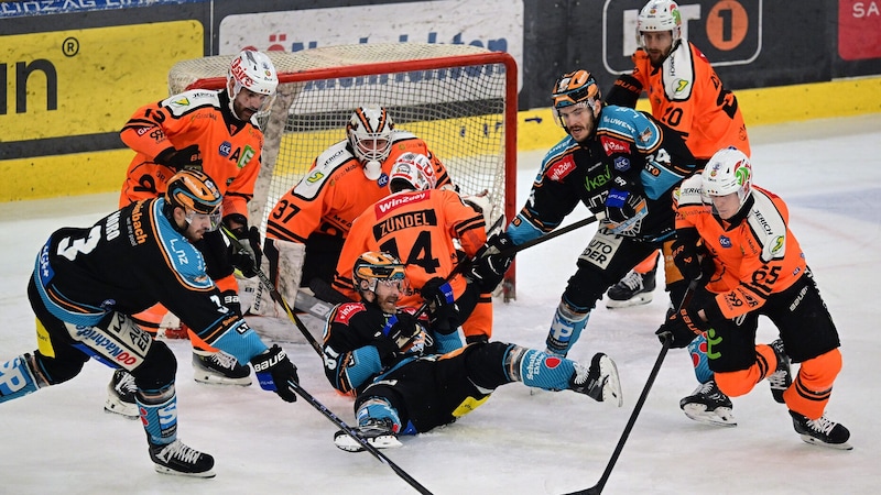 Collins landete hier zwar am Hosenboden, aber Linz ließ sich nicht unterkriegen, siegte 2:1! (Bild: BWL/Reinhard Eisenbauer)