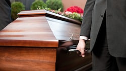 Seelenruhig hatte die Seniorin geschlafen – und zwar so tief, dass sogar ihr vermeintlicher Tod ...