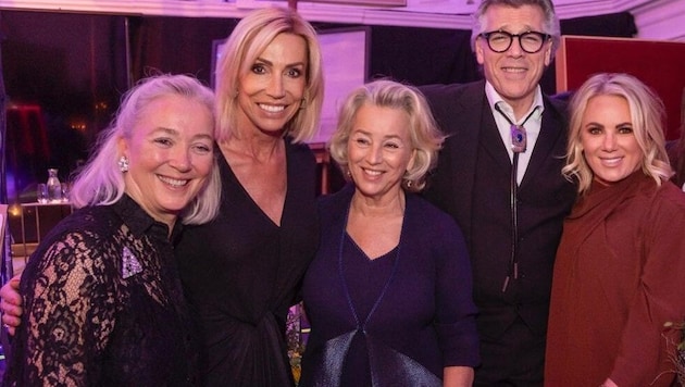 Plan International-Gala: Agnes Husslein-Arco, Anita Gerhardter, Andrea Herberstein, Thomas Hampson und Isabella Klausnitzer (v. li.). (Bild: Jürgen Hammerschmo)